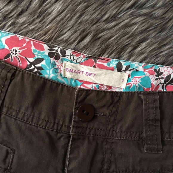 Brown cargo shorts - Picture 3 of 3